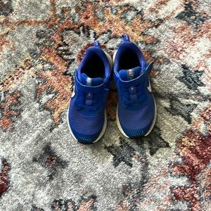 Nike Revolution kids Velcro sneakers size 10.5c